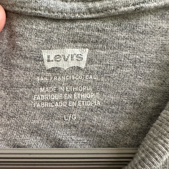 Levi’s tee - Picture 2 of 3